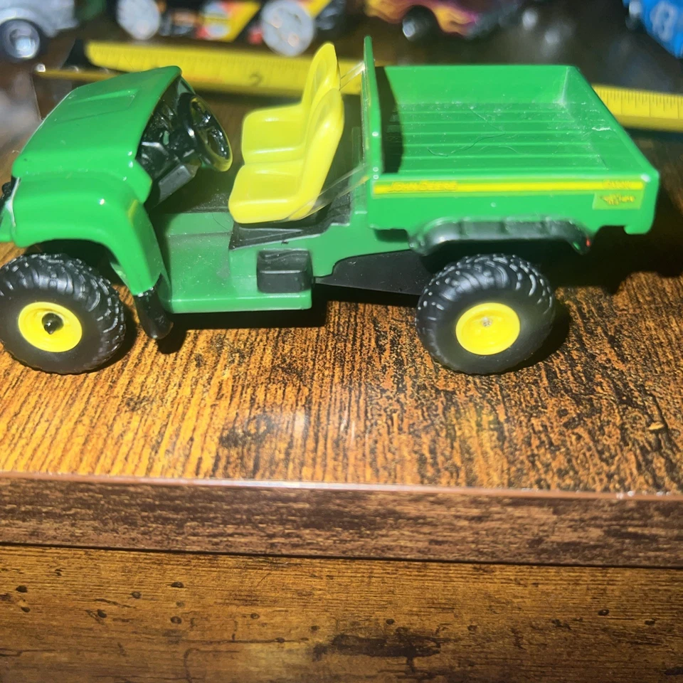 John Deere Side by Side UTV Gator Farm Vehicle Trailer Dump Bed 1:32 - Image 4 of 4