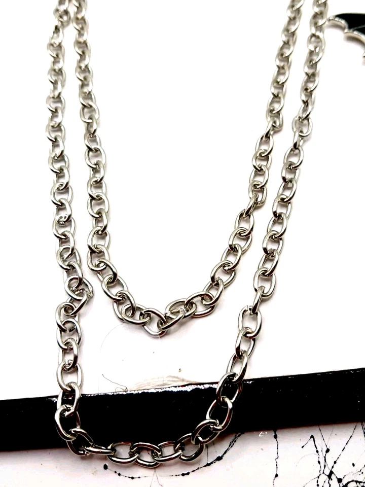 Cadena de metal murciélago negro doble capa tono plata 19 pulgadas de largo  Foto 2 de 4