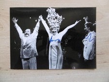 Heinz Schubert autograph signed 13x18 press picture B/W "Die Dreifache Locke"