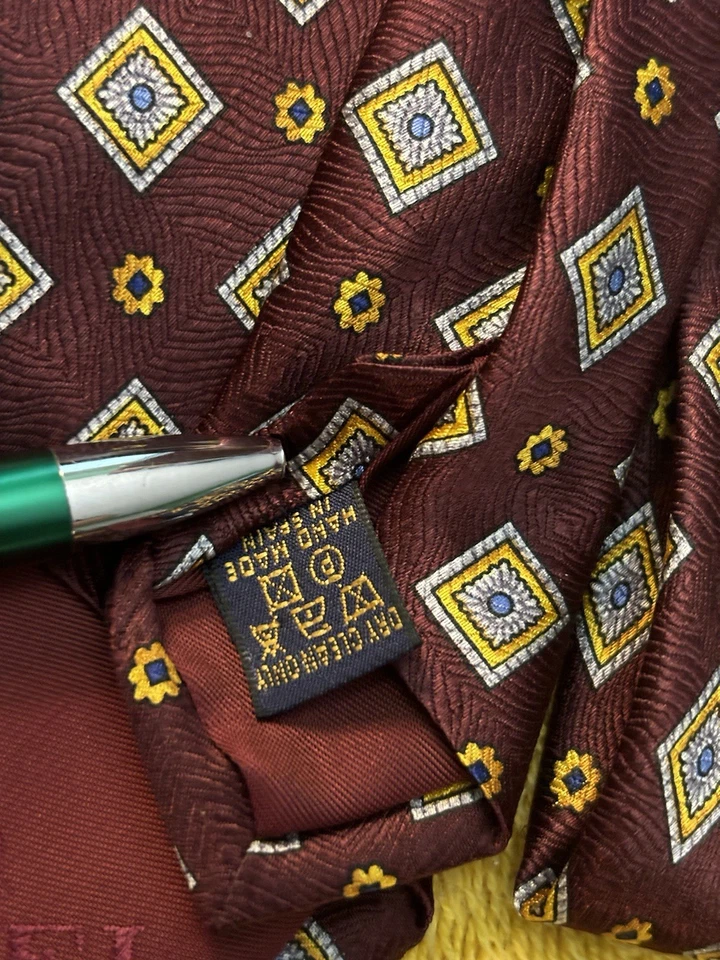 Richel 100% Silk Tie Spain Burgundy w/ Geometric Print 3.5"W EUC - Image 4 of 4