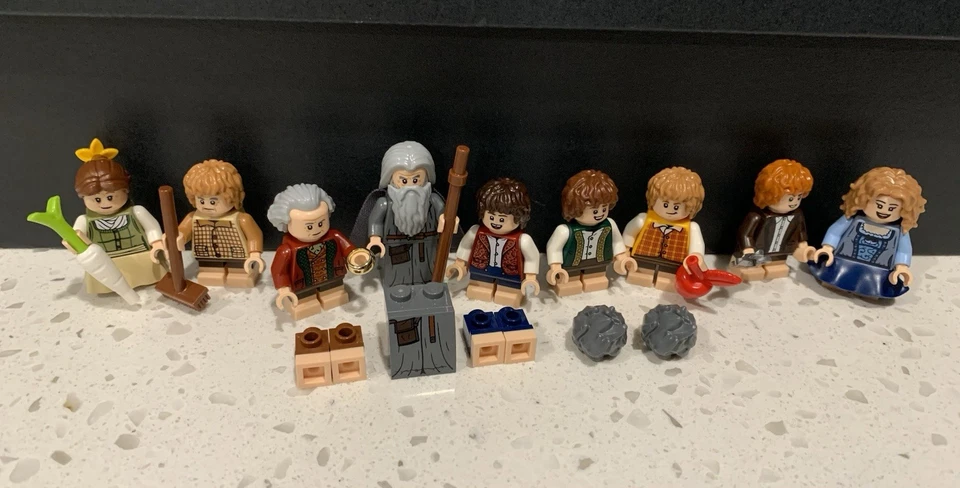 Lego Lord of Rings: The Shire All 9 Minifigures + Phoenix, Horse & Carriage - Image 2 of 4