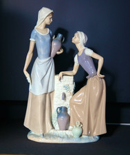 LLADRO ESPAGNE EXCEPTIONNEL GROUPE PORCELAINE FEMMES SE PARLANT AU PUITS 5/300
