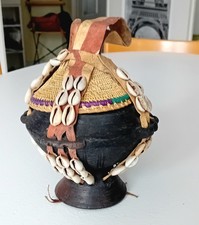 Ancienne  gourde Ethiopie Afrique ornée de cauris