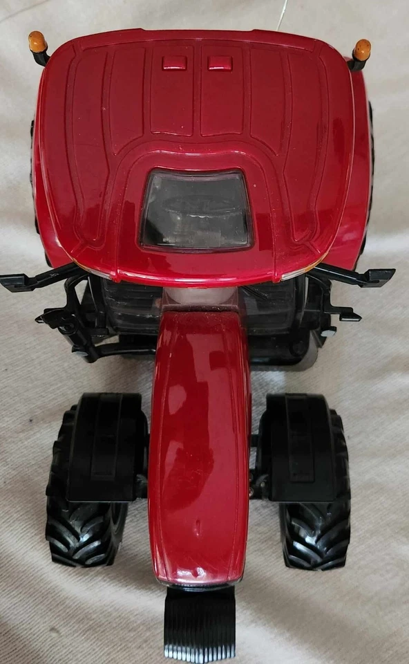 Ertl 35905 1:16 Case IH Maxxum 140 Remote Control Tractor Working w/Remote - Image 4 of 4