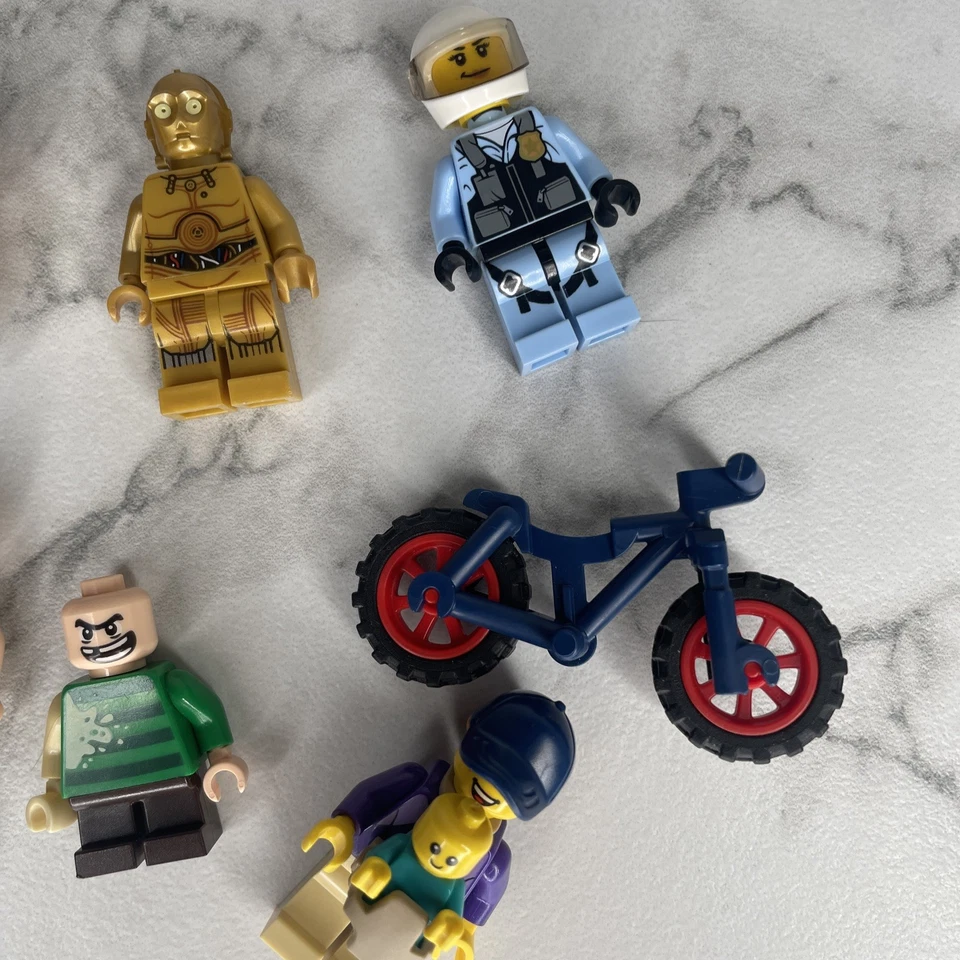 Lego Minifigure Parts Pieces Star Wars City Baby Mom C3PO Malakili Etc B9-908 - Image 3 of 4