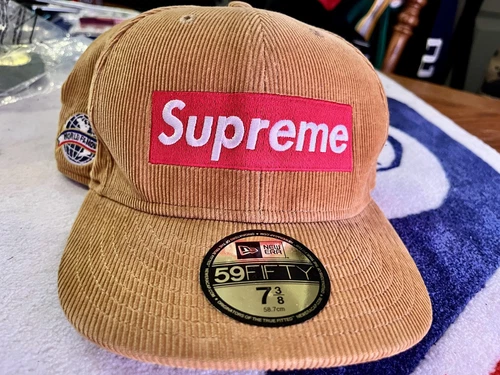 Casquette ajustée Supreme X New Era velours côtelé