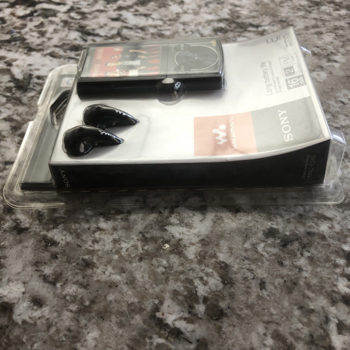 Sony Walkman NWZ-E345 Black ( 16 GB ) Digital Media Player for