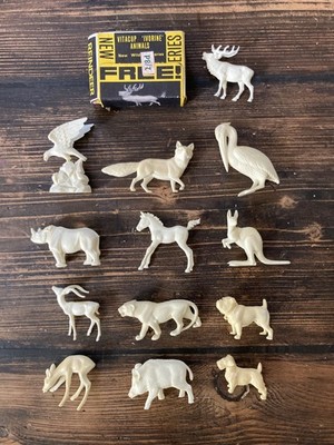 Konvolut 13 Vintage Colemans Vitacup Kunststoff Elfenbein Spielzeug Tierfiguren
