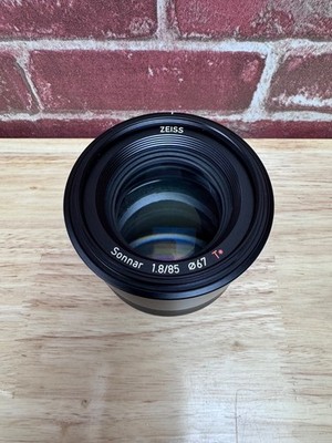 ZEISS Sonnar T* 85mm f/1.8 Sony E-Mount Lens AF/MF 67mm Filter