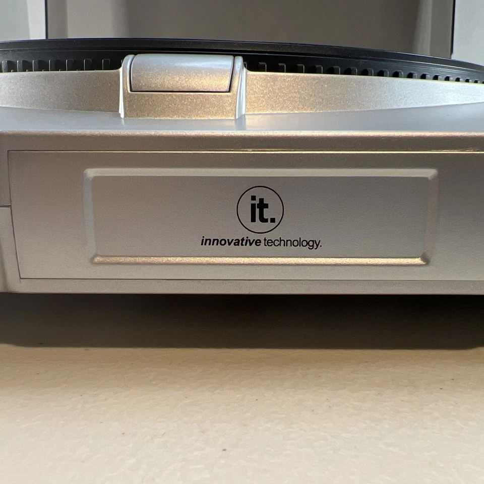 Innovative Technology ITUT-201 USB Turntable Record From Vinyl To PC Via USB - Image 2 of 4