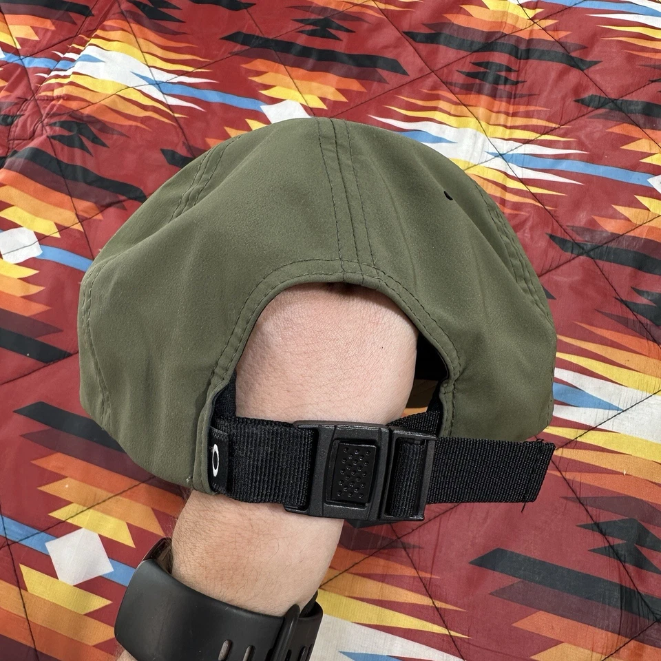 Gorra Oakley Flexfit Tech 110 ONE TEN verde ajustable transpirable activa Foto 4 de 4