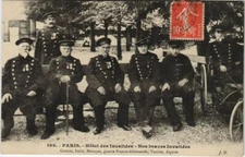 Old postcard Paris 7th Hotel des Invalides Nos braves invalidides (36005)