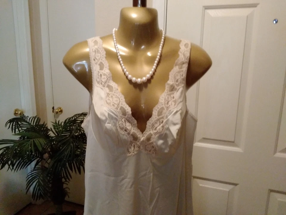 Vestido Vintage Completo Sin Mangas Chemise Europeo Talla M/L Austria Beige con Borde de Encaje Foto 2 de 4