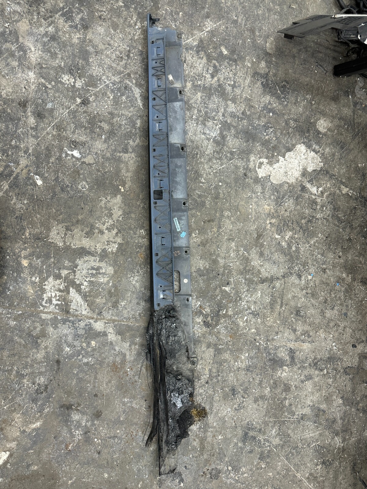 2021 AUDI R8 KEMORA GREY LEFT DRIVER CARBON FIBER SIDE SKIRT  *BURN DAMGE*