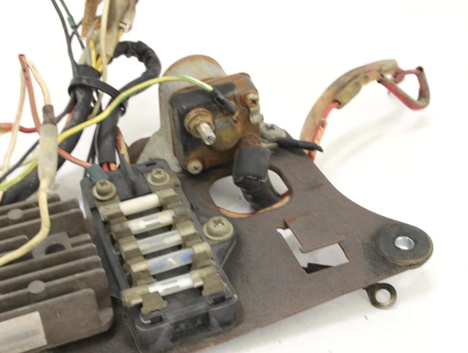 Regulador de voltaje rectificador Suzuki GS1000E 1980 FABRICANTE DE EQUIPOS ORIGINALES Foto 3 de 4