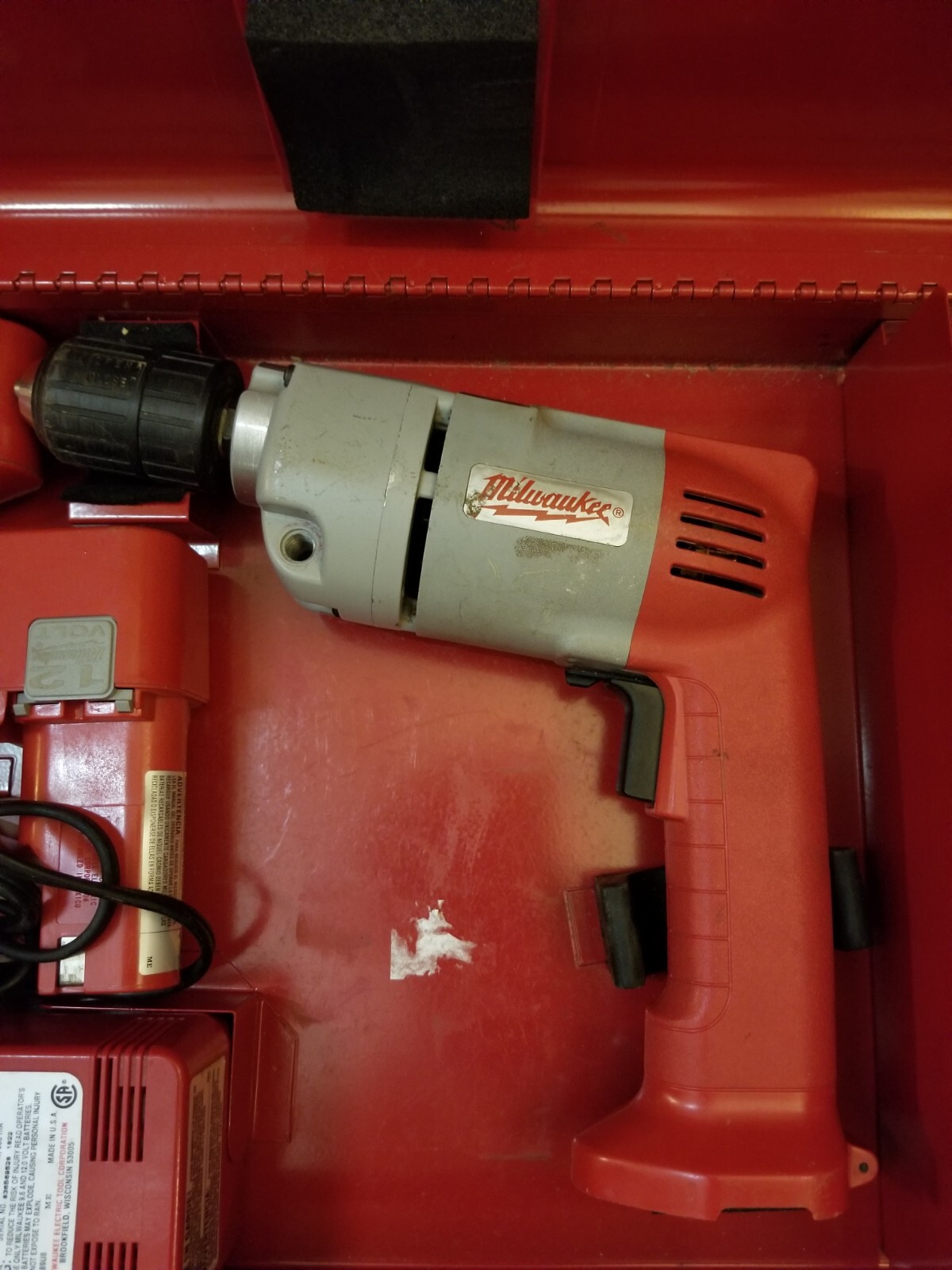 Milwaukee Cordless Heavy Duty 3/8" 12 Volt Hammer Drill W/Metal Case