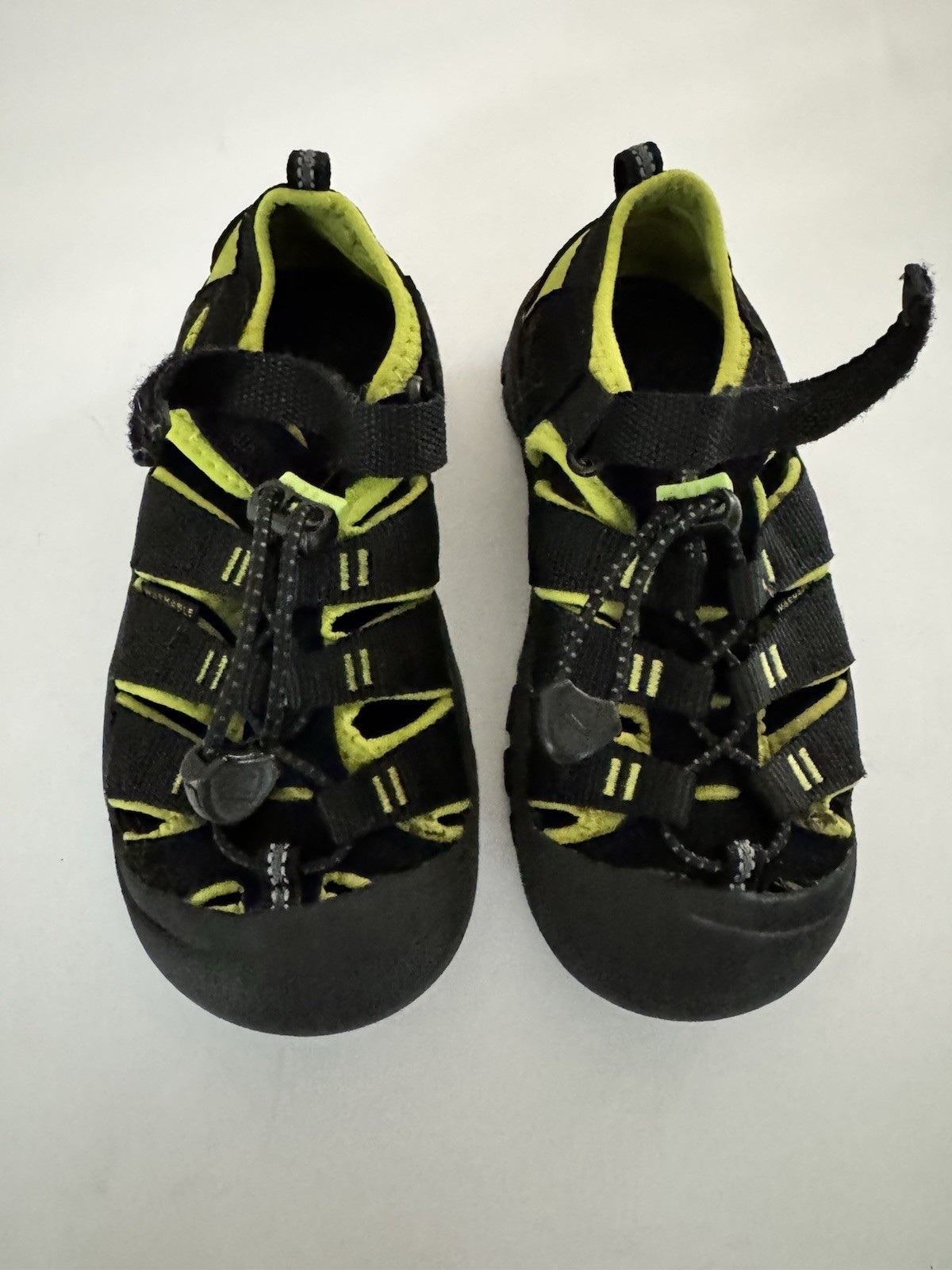 Keen Sandalo da Escursionismo Bambino 13 Nero Verde Ragazzo Ragazza Bambino Unisex Gioventù Outdoor