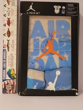 [NJ0537-W6N] Baby Air Jordan Bodysuit, Hat and Bib 3-PC Box Set