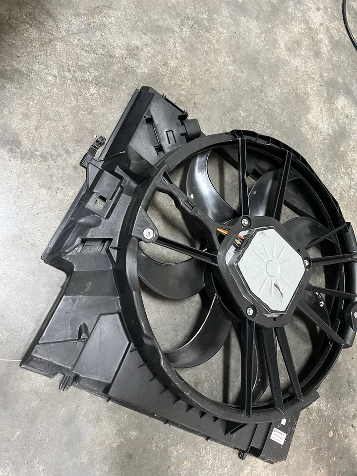 Conjunto de ventilador de refrigeración de motor VDO genuino OEM para BMW E90 E92 N54 135i 335i es X1 Foto 3 de 4