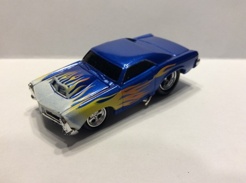 MUSCLE MACHINES 1966 PONTIAC GTO - 1/64 DIECAST 66 GTO - FLAMES - Picture 4 of 4