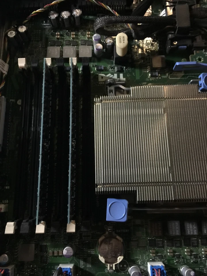 DELL Poweredge R610 2x Quad Core 2.4GHZ,4GB, DVD NO hdd - Image 3 of 4