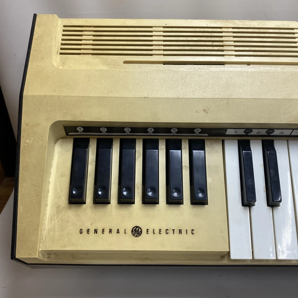 Órgano de acordes vintage General Electric GE Youth Electronics No. N5000A Beige Funciona Foto 2 de 4