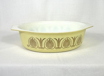 Vintage Pyrex Golden Classic Casserole Dish 2 1/2 Quart #045 NO Cover