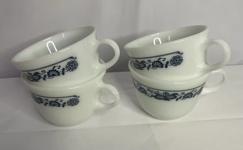 Pyrex Old Town Blue Onion Coffee Tea Cup Mug set of 4 White Vintage Made in USA