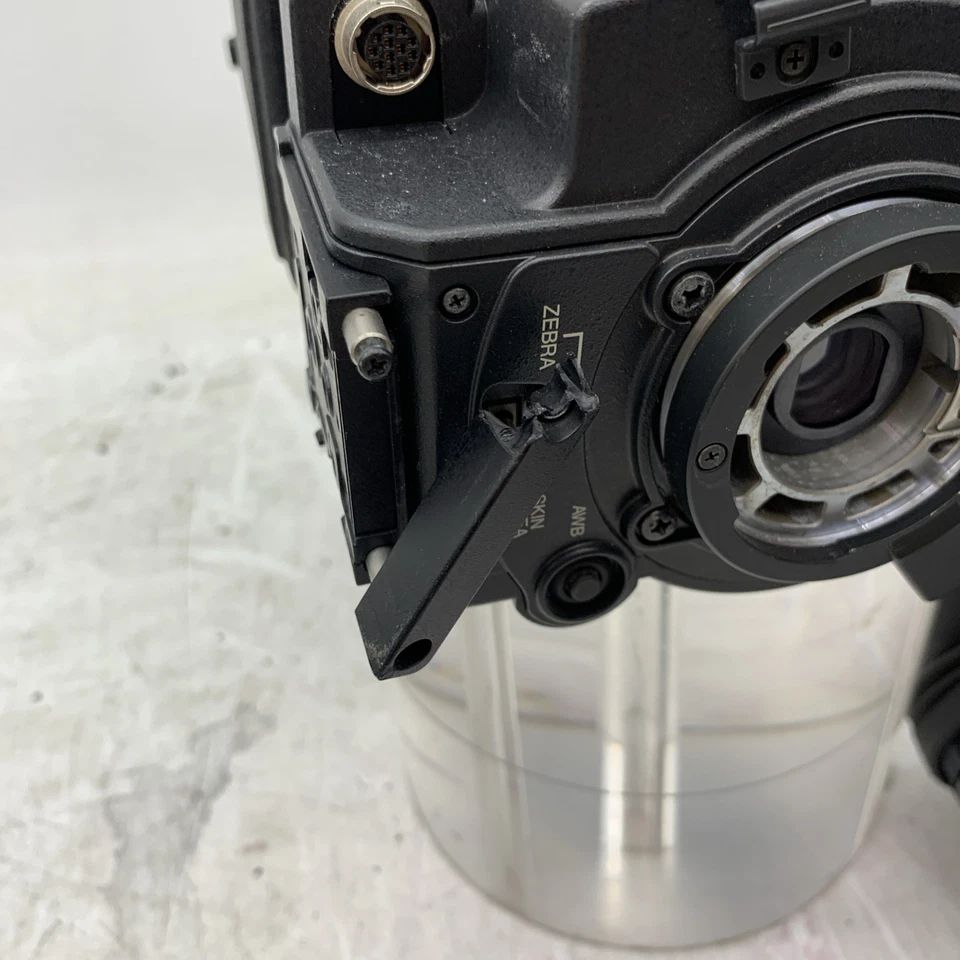 JVC GY-HD100 High Definition Mini DV Camcorder. No Lens W/battery Pack Untested - Image 4 of 4