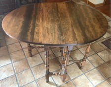 Vintage William & Mary Style Drop Leaf Gate Leg Breakfast Table