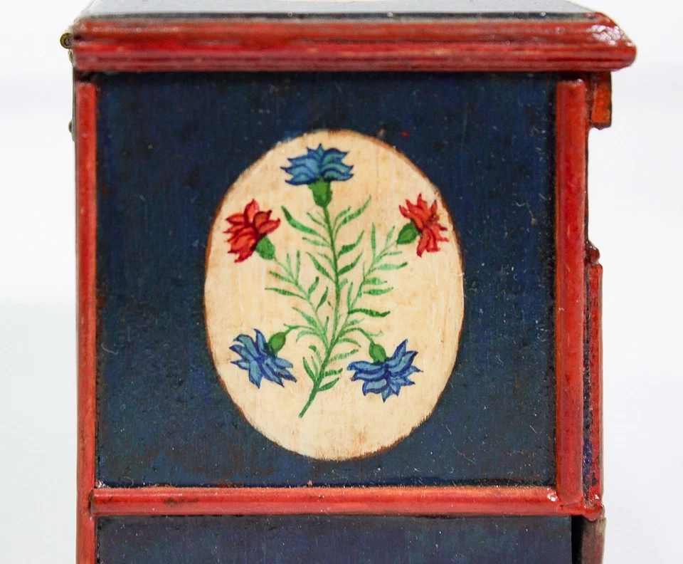 Cofre manta de madera vintage pintado a mano para casa de muñecas miniatura firmado por artista RARO Foto 2 de 4