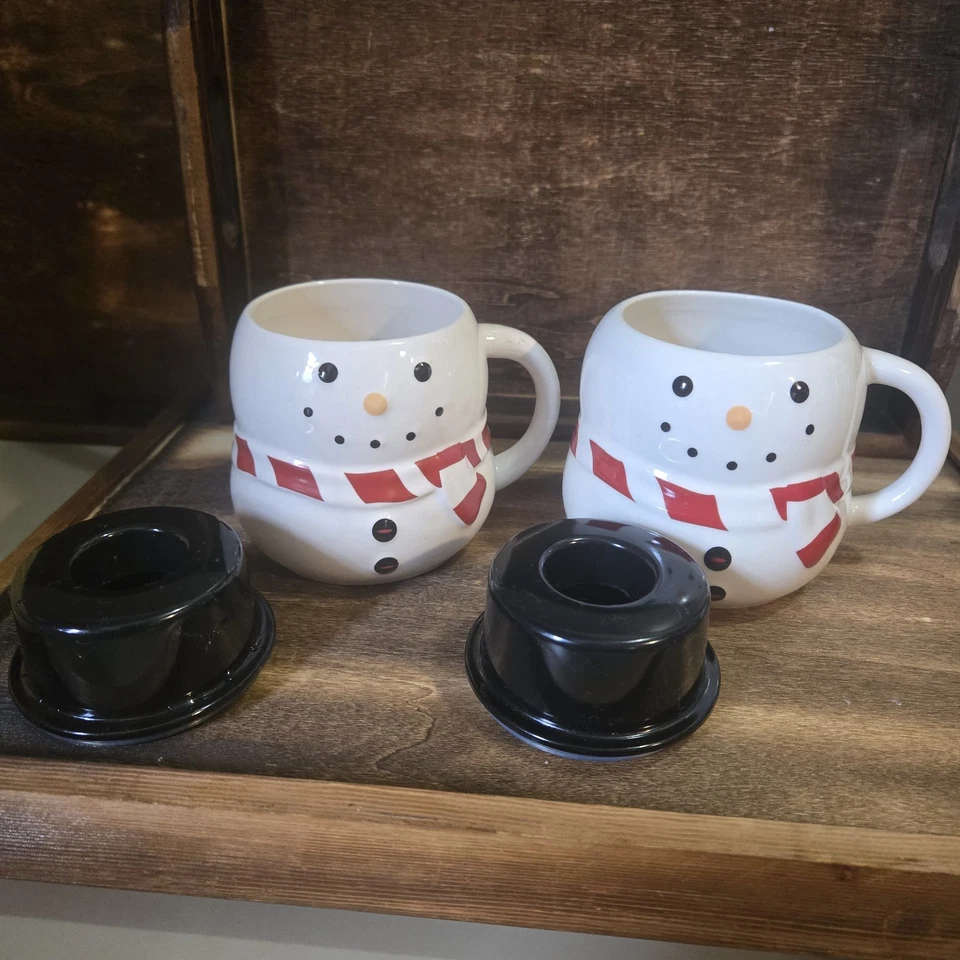 Conjunto de 2 canecas com chapéus de Natal boneco de neve Williams Sonoma - Imagem 4 de 4
