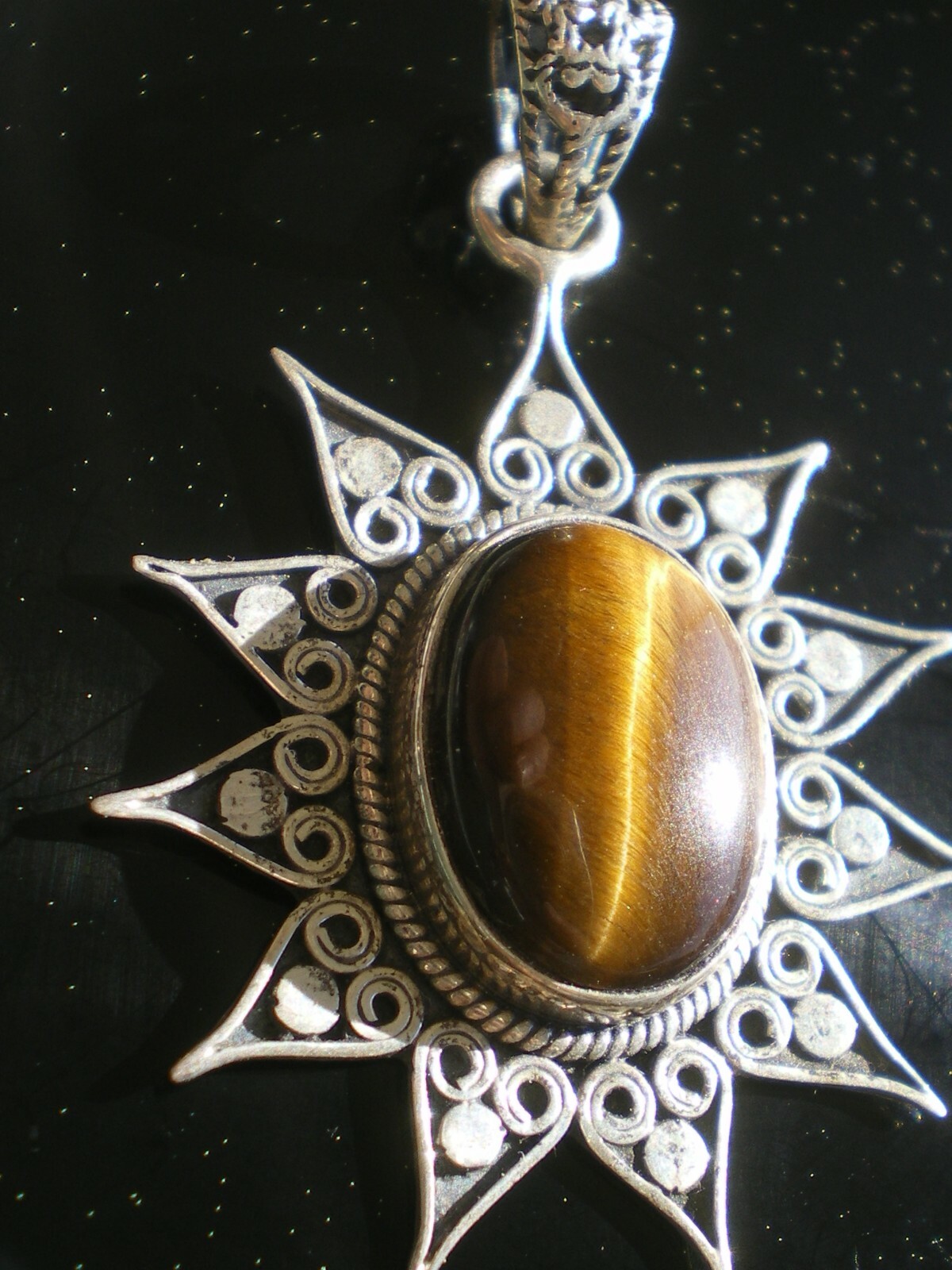Pendentif oeil-de-tigre chatoyant 31 cts et argent massif d'Inde