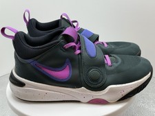 Nike Team Hustle D11 Basketball Shoes Sneakers Deep Jungle/Fuchsia Dream Size 7Y