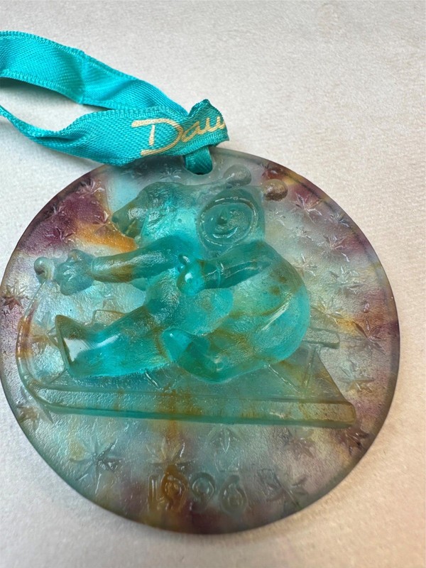 DAUM FRANCE 1996 CHILDREN SLED ORNAMENT DE NOEL PATE DE VERRE WITH BOX & RIBBON