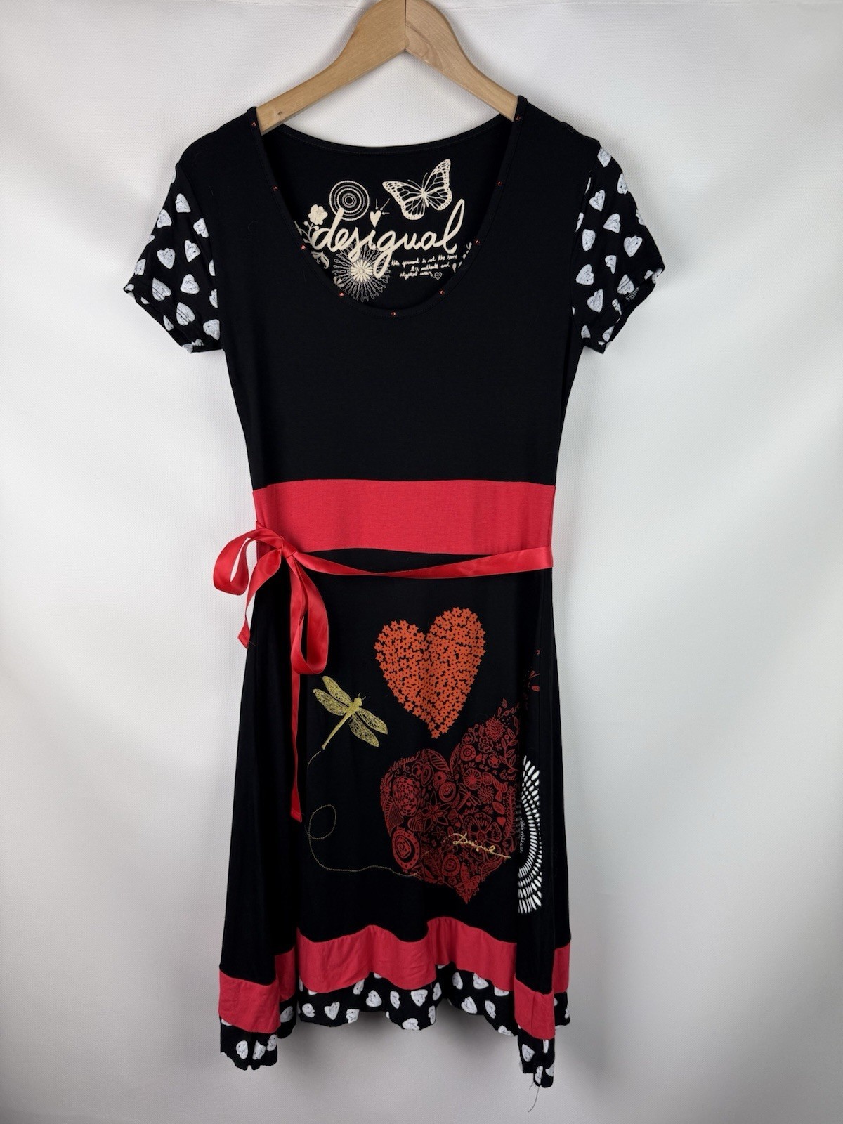 Vestido camiseta con cinturón estampado de manga corta Desigual para dama...