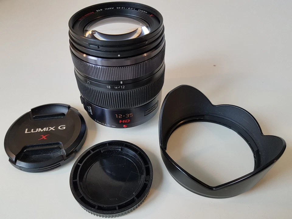 Panasonic Lumix GXVario 12-35 mm, F2,8 Zoomobjektiv - Schwarz - Bild 2 von 4