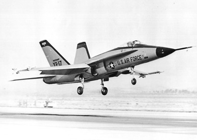 Vintage Pressefoto US Air Force YF-17 Cobra Kampfjet Flug Kalifornien 1974