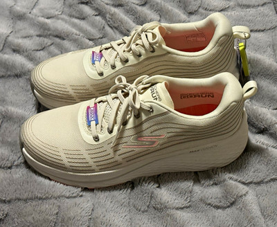 Skechers Women s GO RUN Max Cushioning Running Shoes Off White/Cream used w/BOX