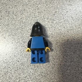 LEGO Minifigure 1980s Castle Blue Breastplate Knight For Set 6060
