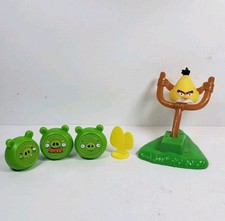 Mattel Angry Birds Knock on Wood Game 1 Bird, 3 Pigs,  Launcher M11 