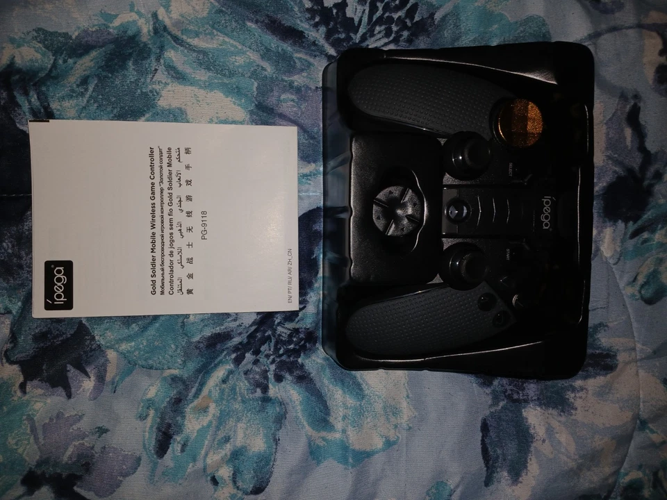 Wireless Bluetooth Mobile Controller for IOS/Android Tablet Smart Phone and PC - Image 2 of 3