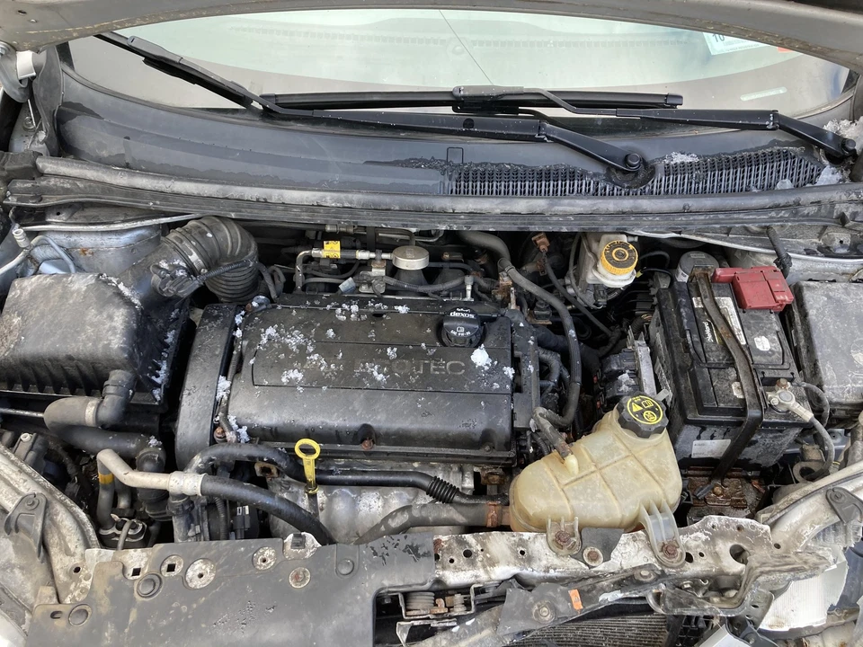 17 CHEVY SONIC Roof (NO SHIPPING) Foto 4 de 4