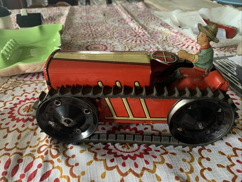 NICE VINTAGE 1930'S MARX  TIN LITHO RED #2 WIND UP  FARM TRACTOR w/ DRIVER