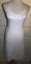 Vintage Vanity Fair White Nylon Nylon Antron Full Slip Size 32