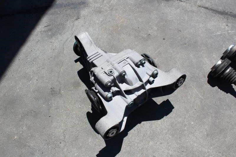 Volkswagen Touareg 2004-2010 portador diferencial trasero 6 cilindros 3,6 L OEM Foto 3 de 3