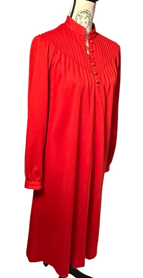 Camisón vintage Lanz of Salzburg House bata mediana roja con botones Smocking Foto 3 de 4