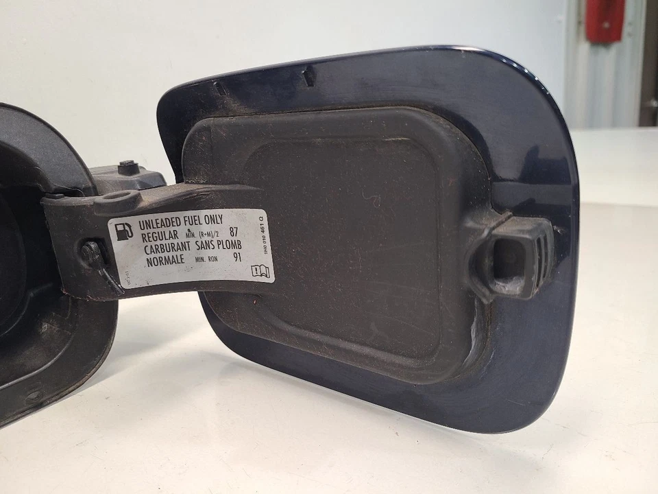 Volkswagen Jetta 2014 (sedán) puerta de llenado de combustible con carcasa *azul-C1* Foto 2 de 4