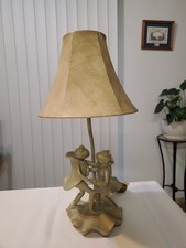 Figural Double Frog Lily Pad Table Lamp with Amber Tortoiseshell Art Glass Shade — listing 6