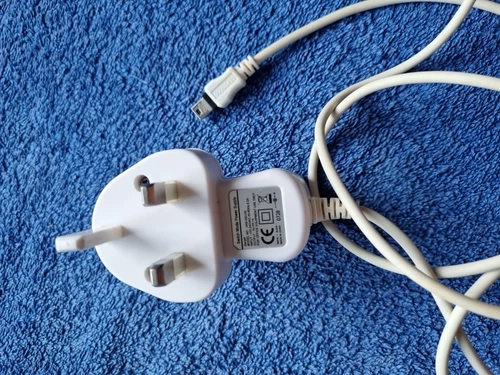 ZENETH SWITCH MODE POWER SUPPLY  MODEL : UKB-050100 /  OUTPUT 5V- 1A/